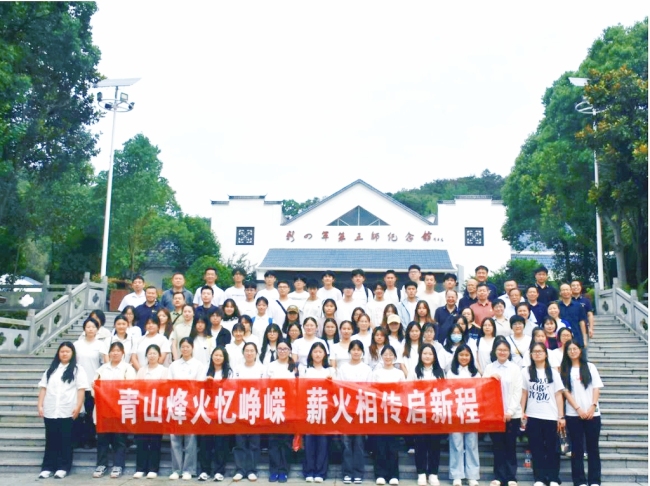 青山烽火忆峥嵘 薪火相传启新程——batway必威官方网站开展弘扬大别山精神思政课实践教学活动